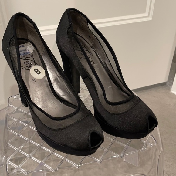 Women open toe with mesh